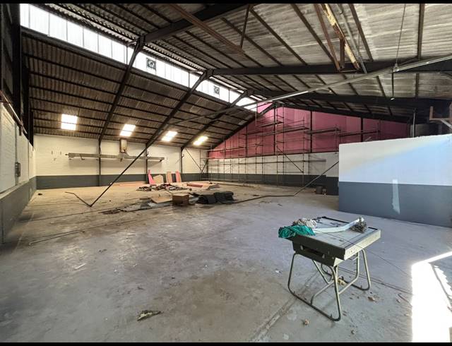 428M² WAREHOUSE TO LET IN EPPING INDUSTRIAL